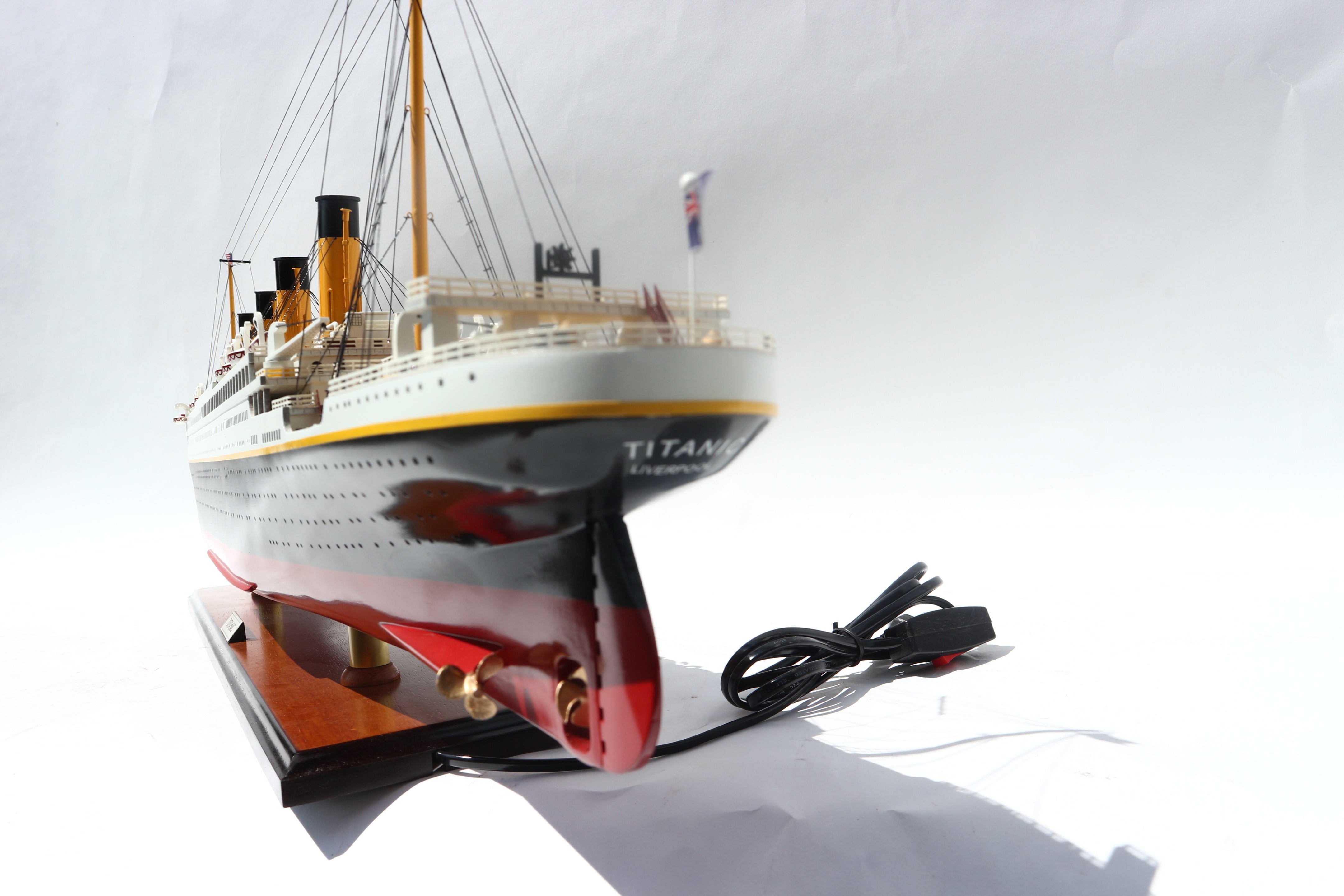 RMS TITANIC WITH LIGHTS