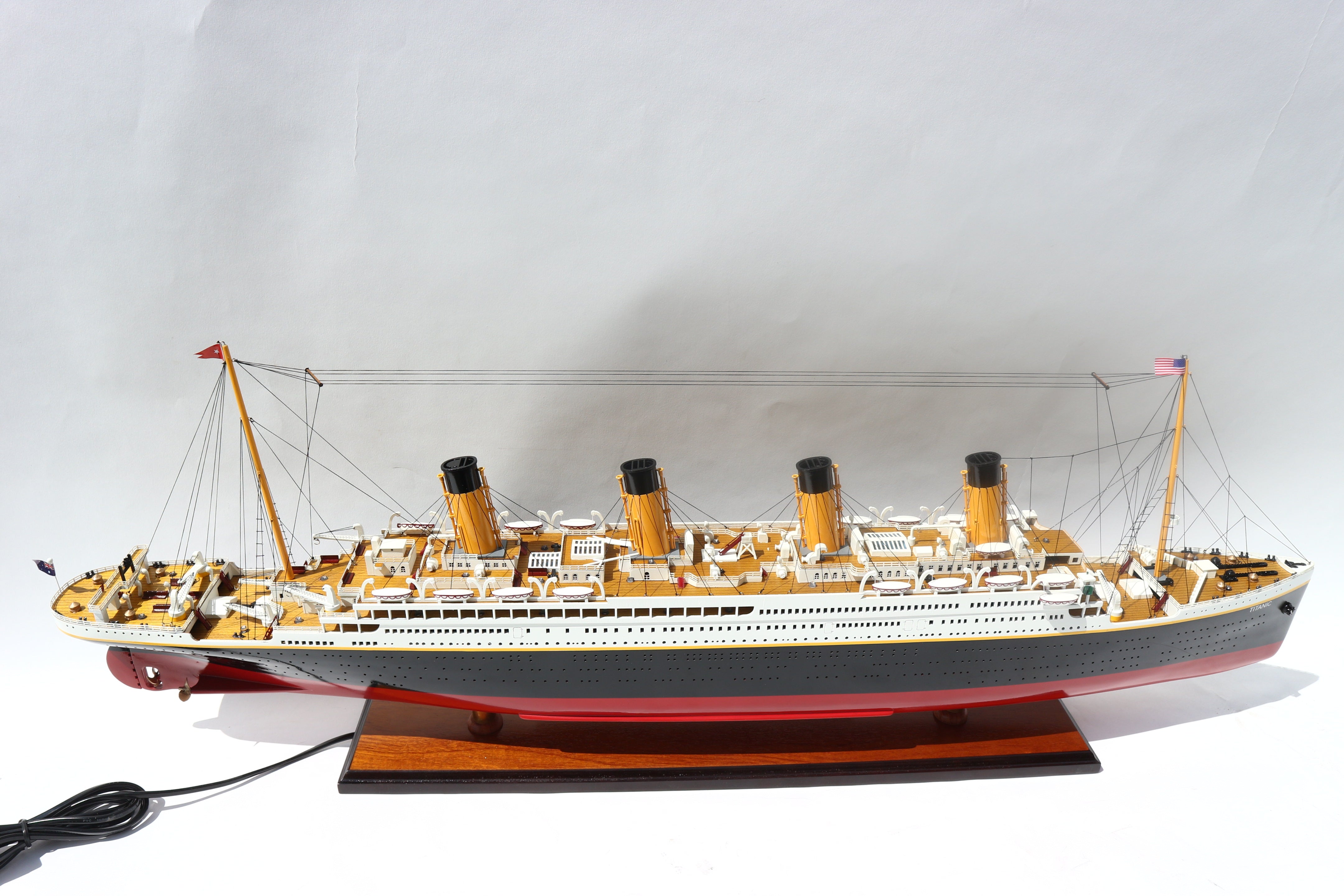 RMS TITANIC WITH LIGHTS