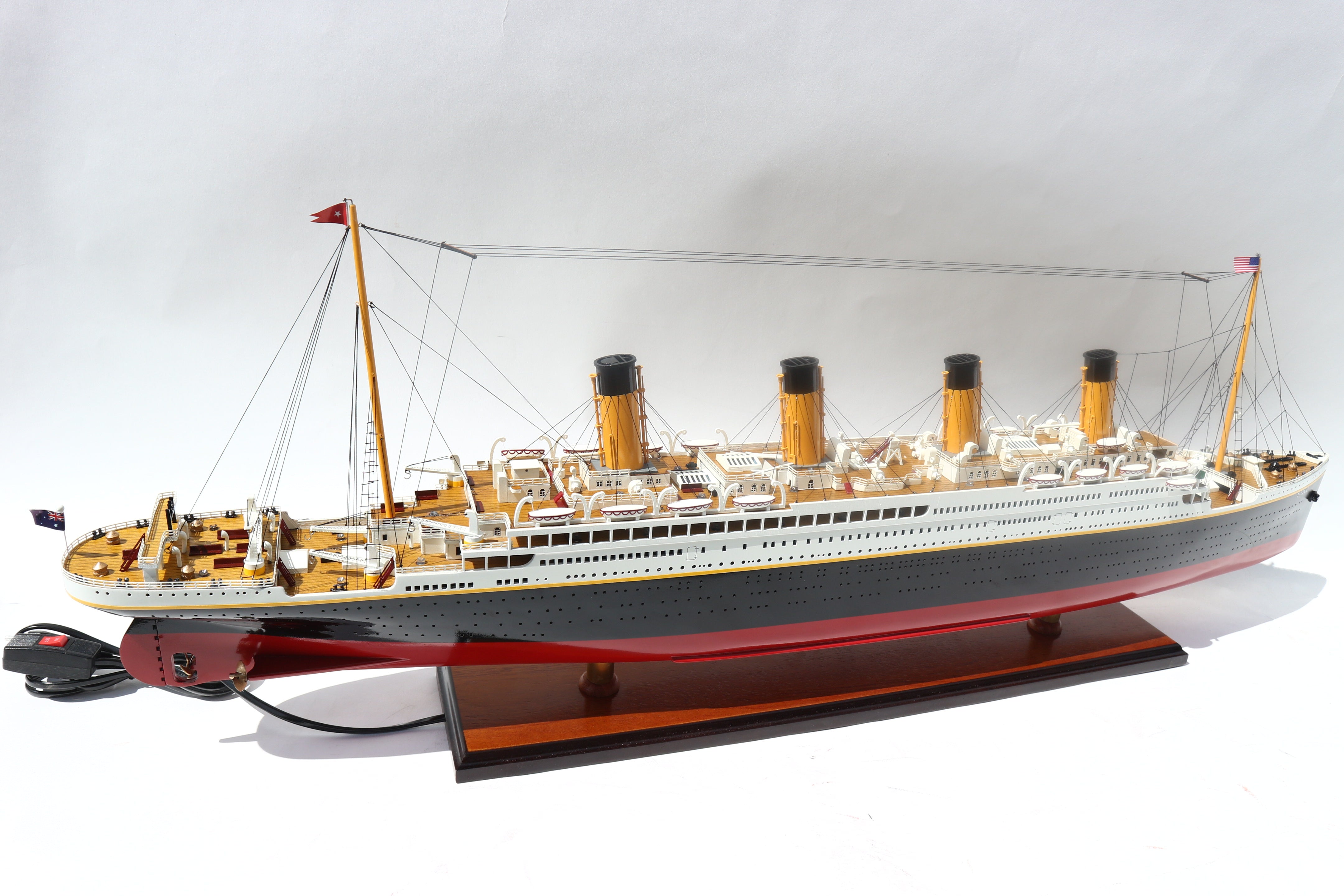 RMS TITANIC WITH LIGHTS