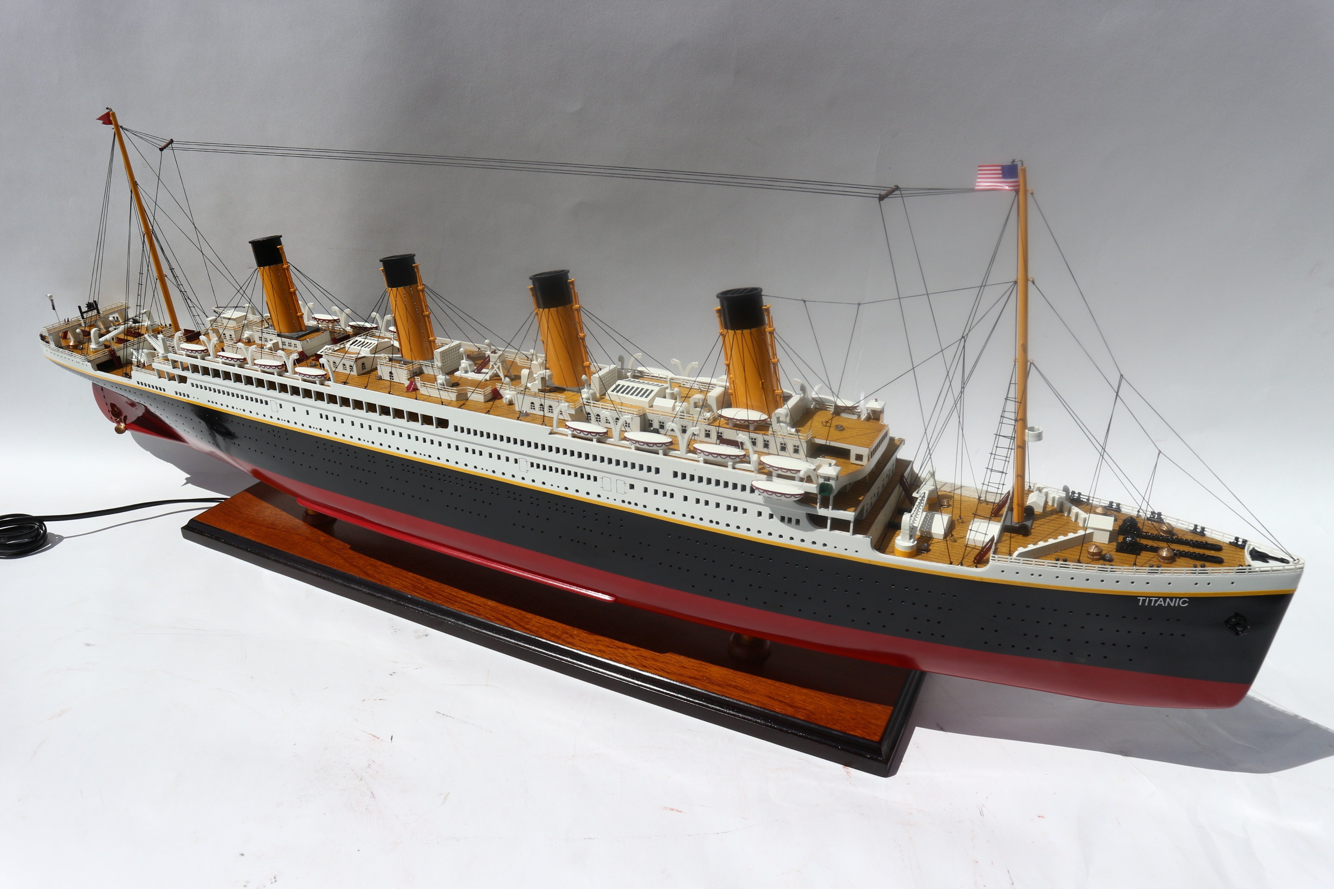 RMS TITANIC WITH LIGHTS