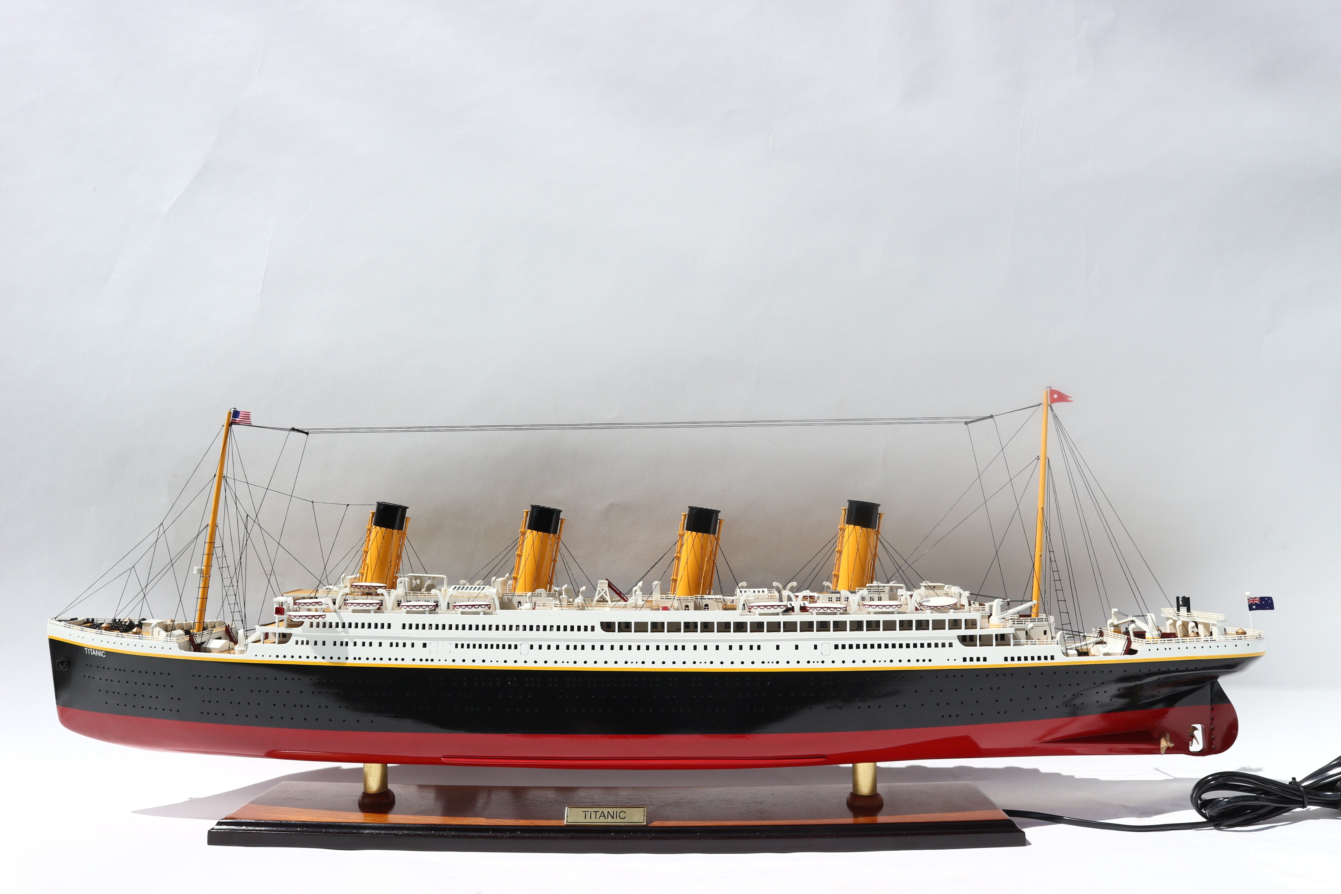 RMS TITANIC WITH LIGHTS