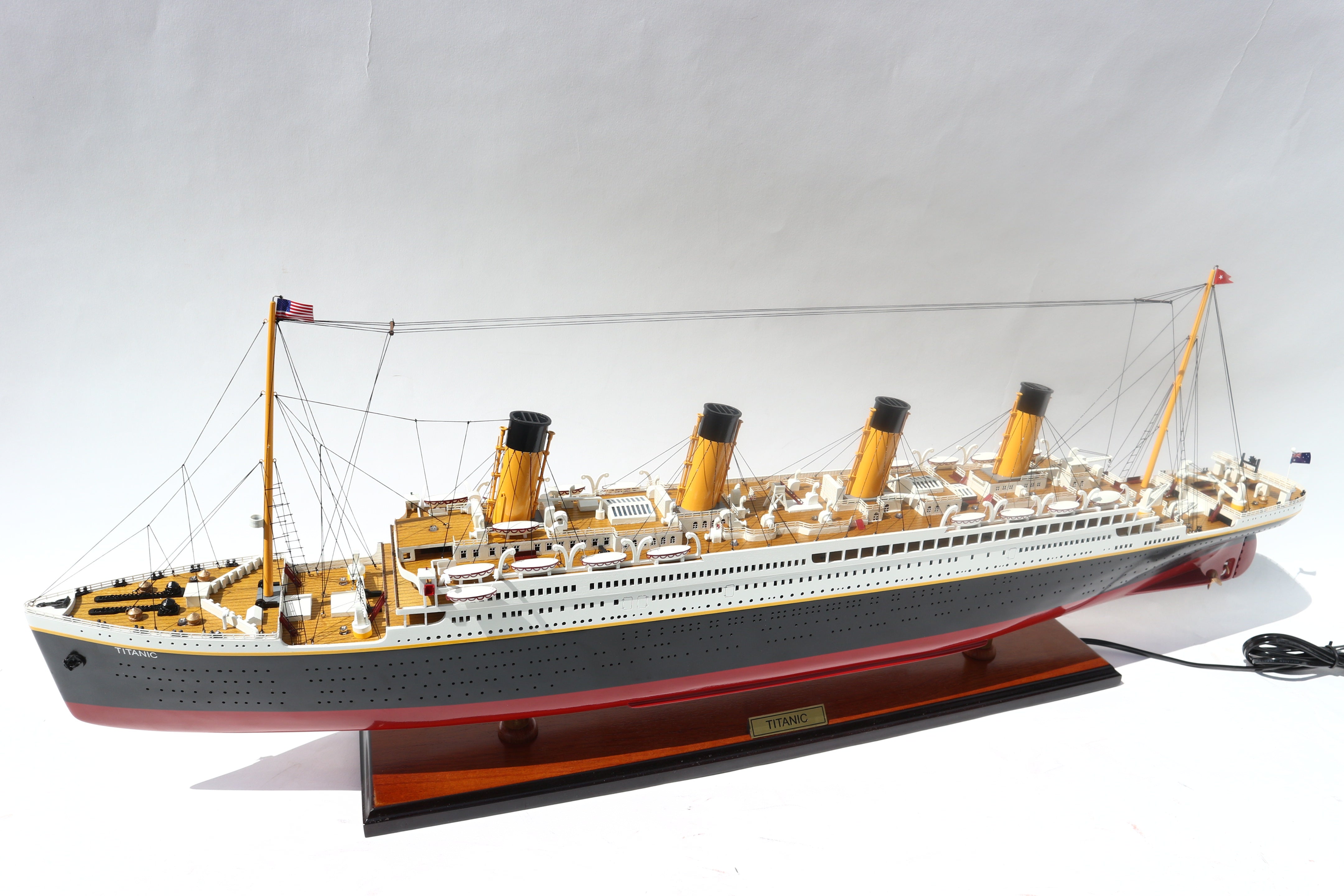 RMS TITANIC WITH LIGHTS