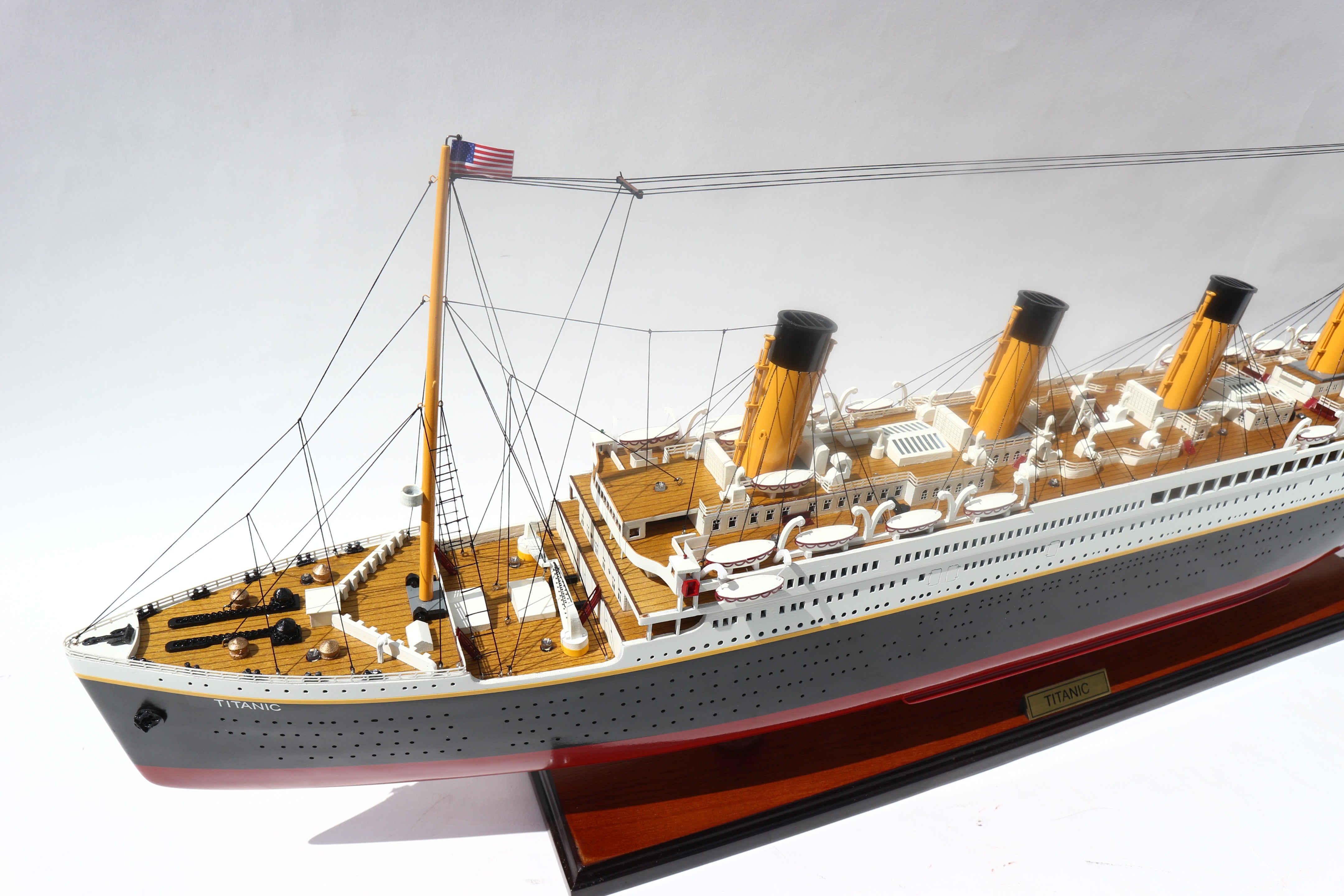 RMS TITANIC WITH LIGHTS