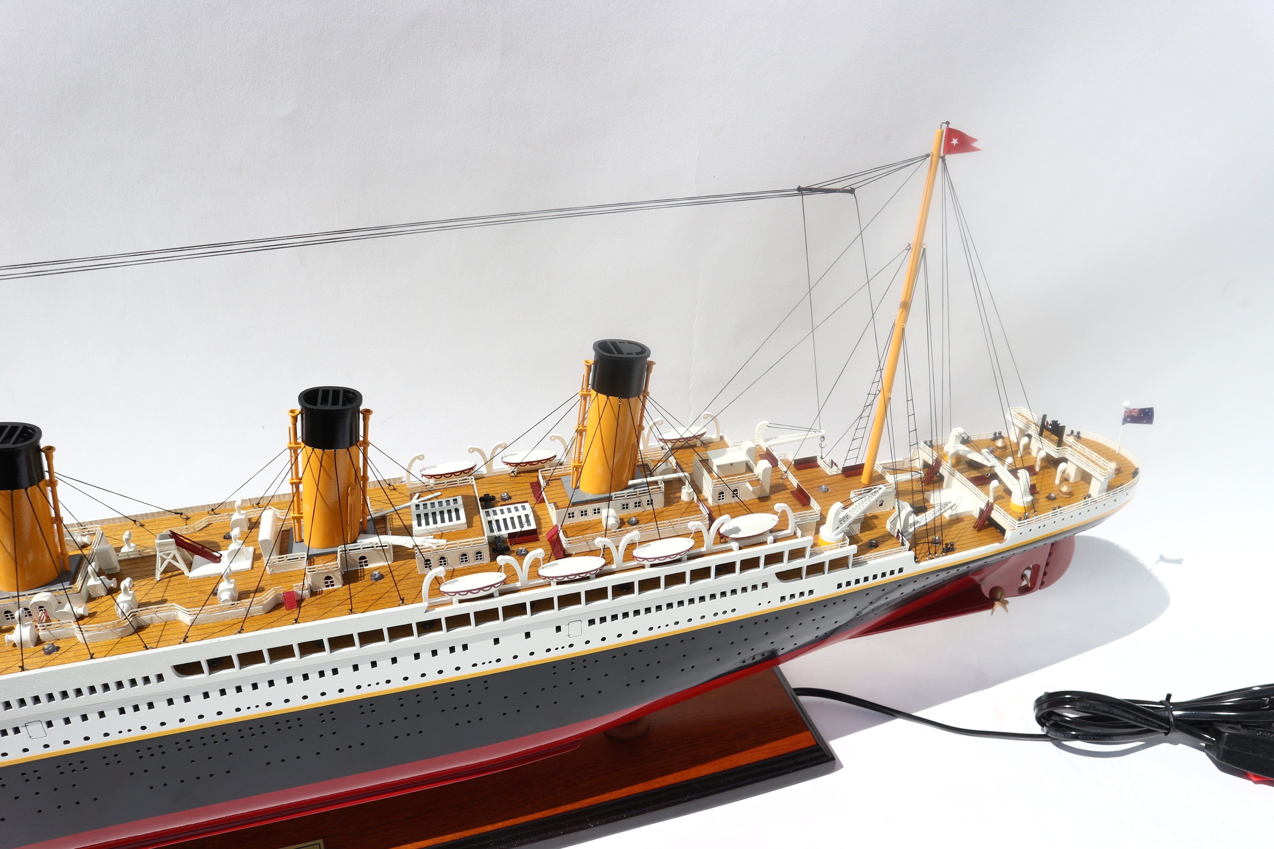 RMS TITANIC WITH LIGHTS