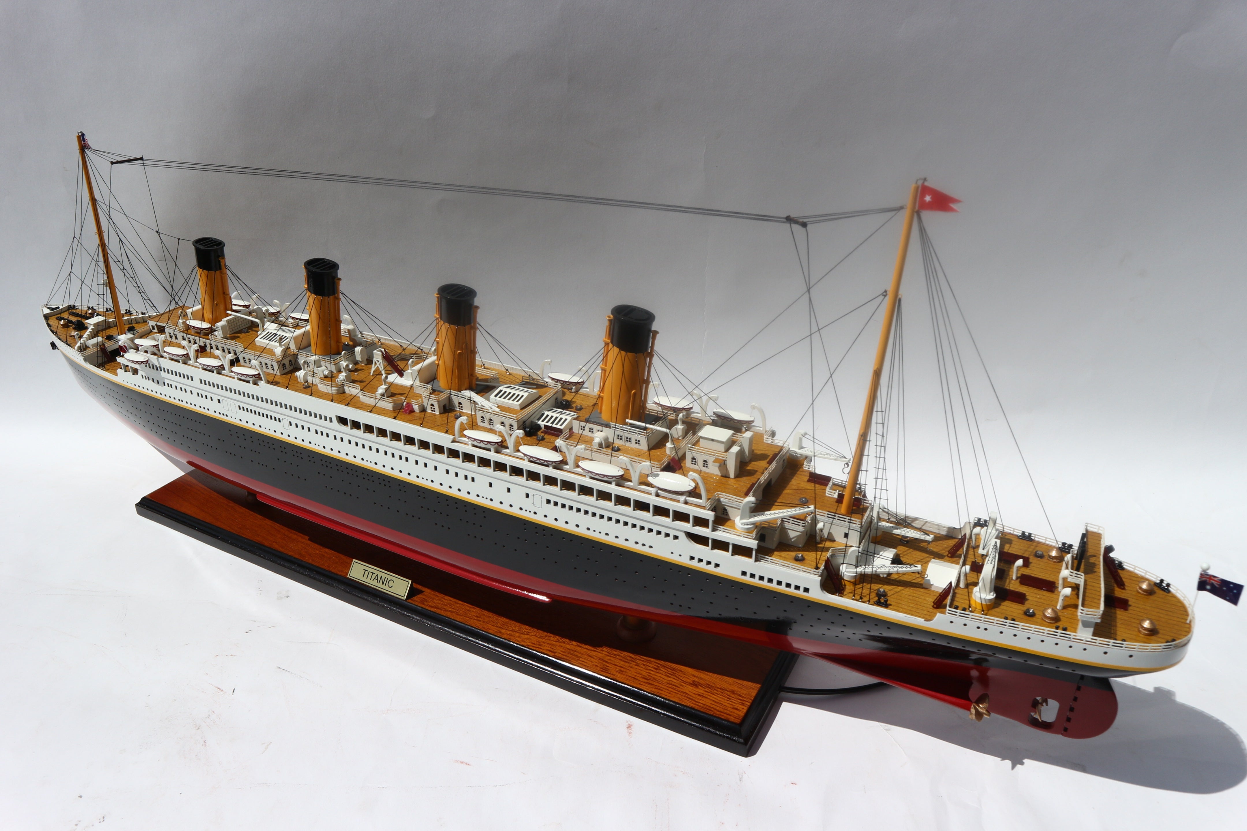 RMS TITANIC WITH LIGHTS