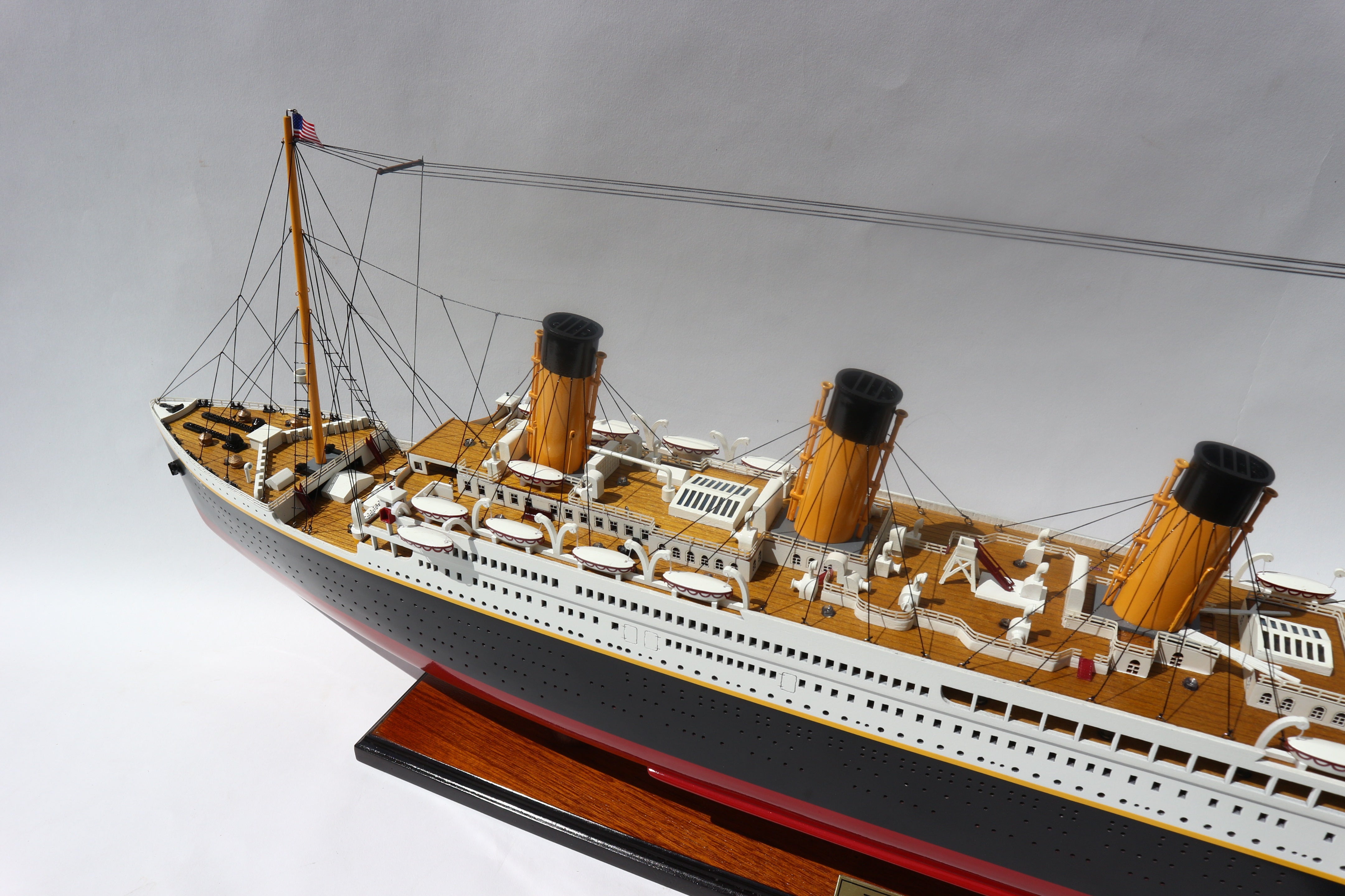 RMS TITANIC WITH LIGHTS