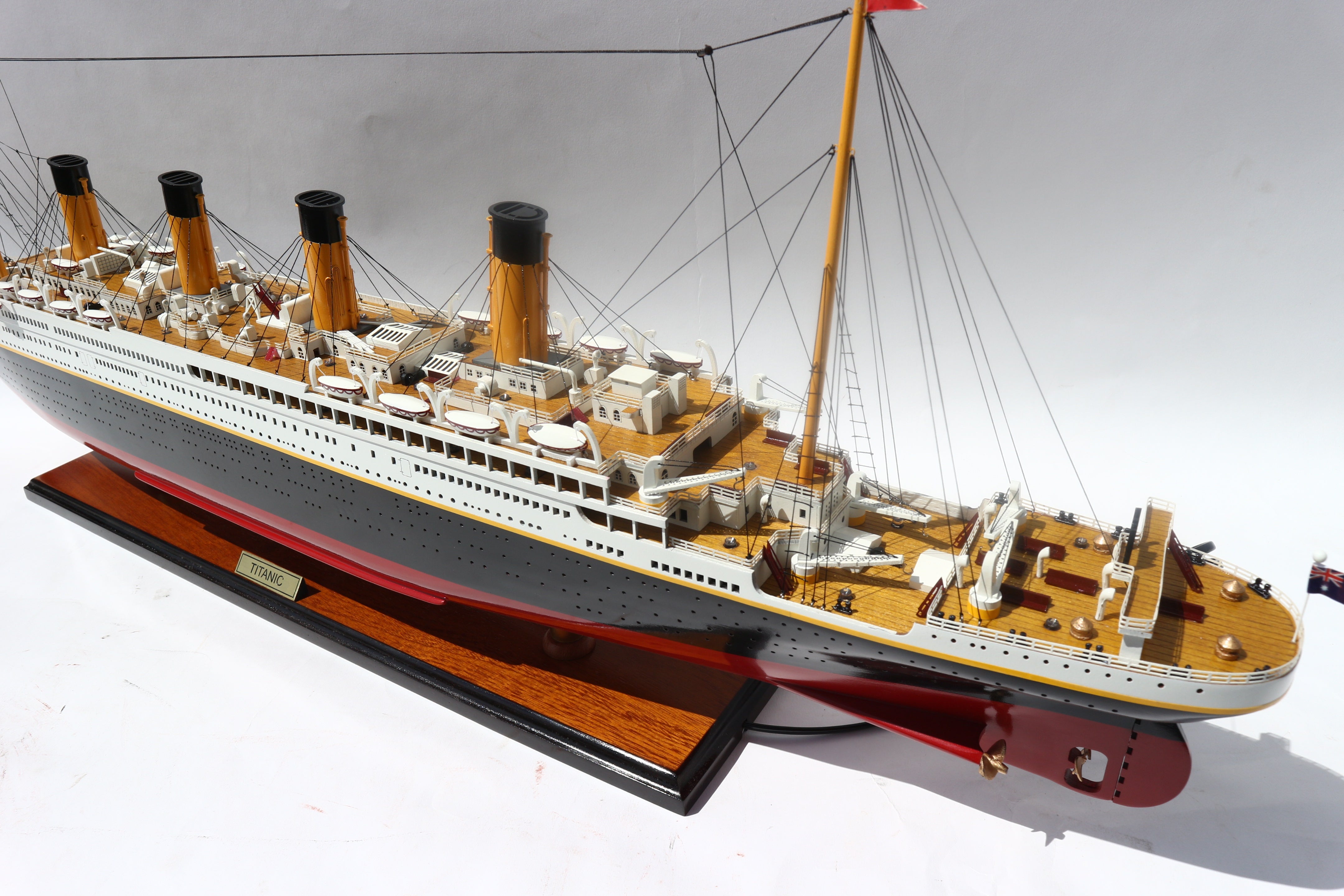 RMS TITANIC WITH LIGHTS