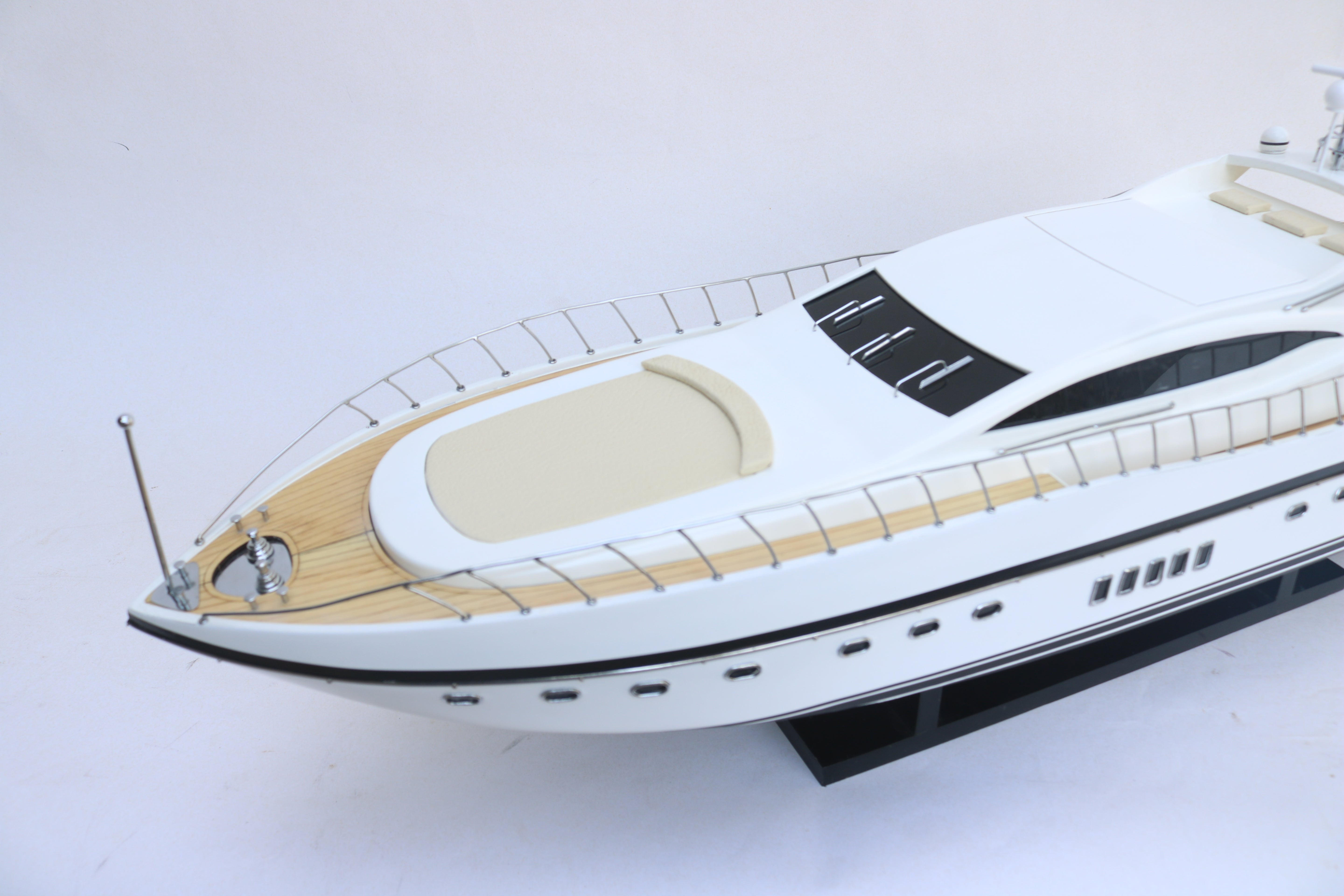 MANGUSTA 108