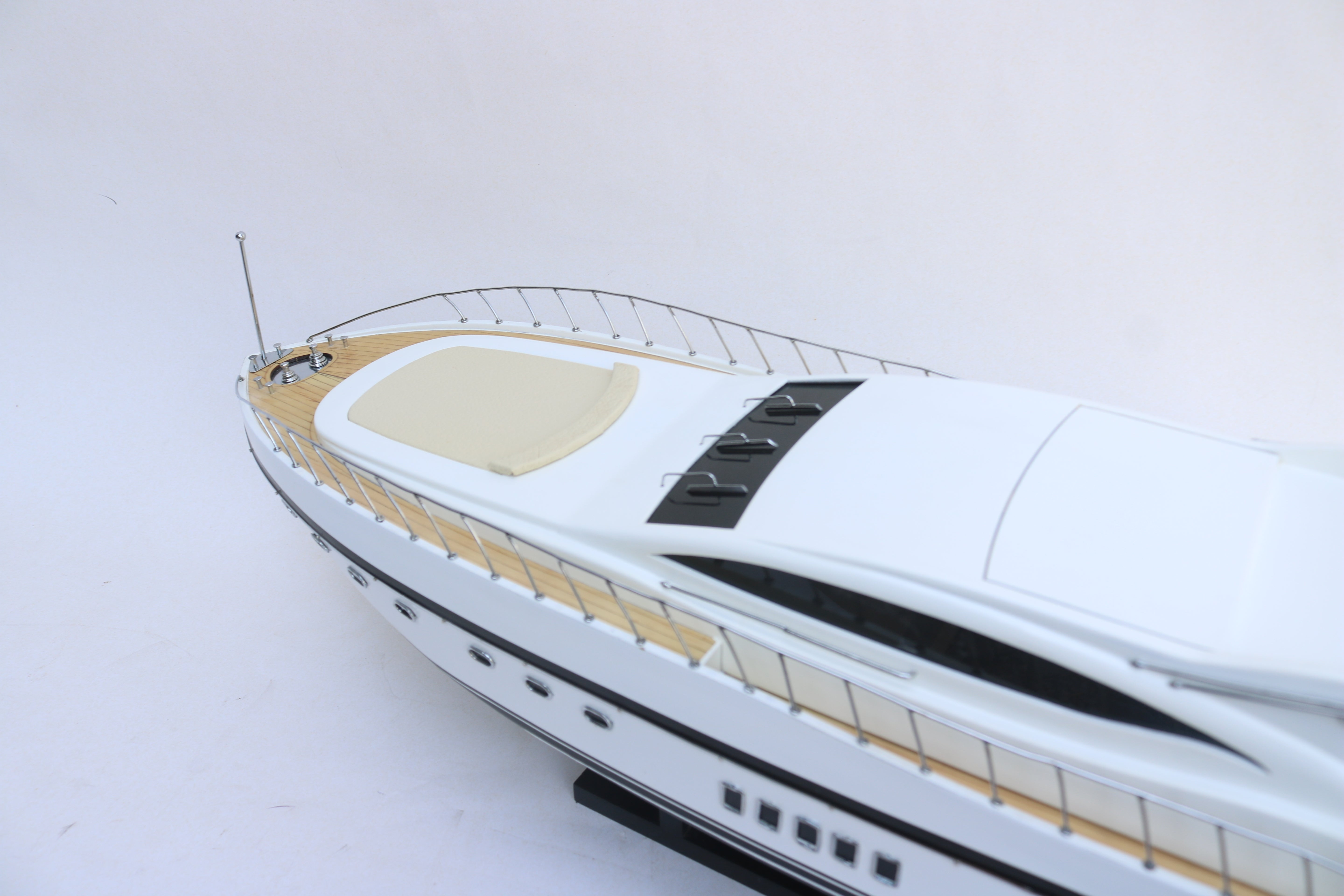 MANGUSTA 108