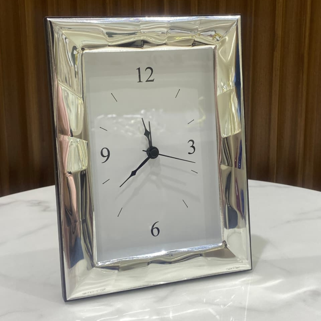 ABSTRACT CLASSIC CLOCK