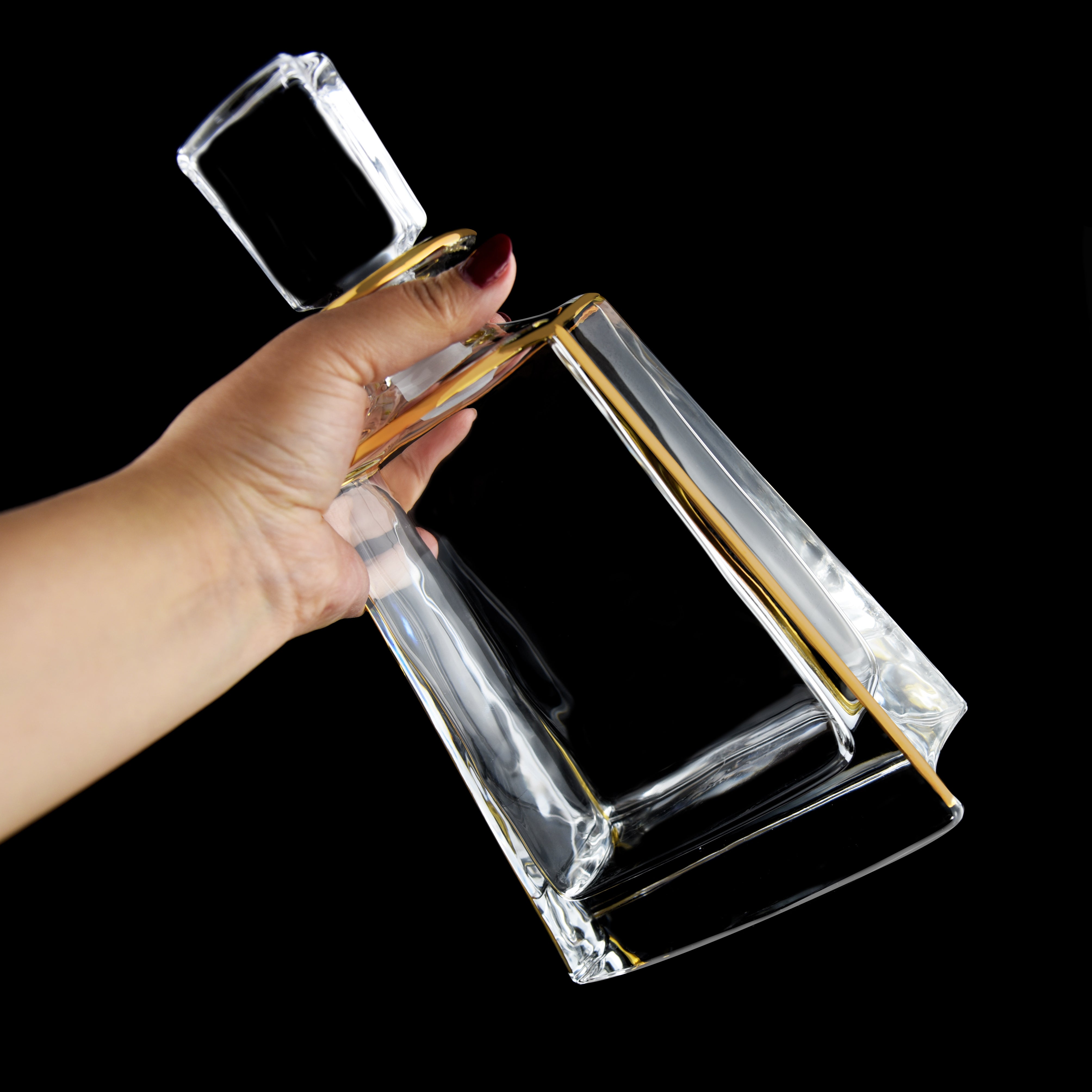 Set of 6 Sleek Whisky Glasses Gold Line With Decanter