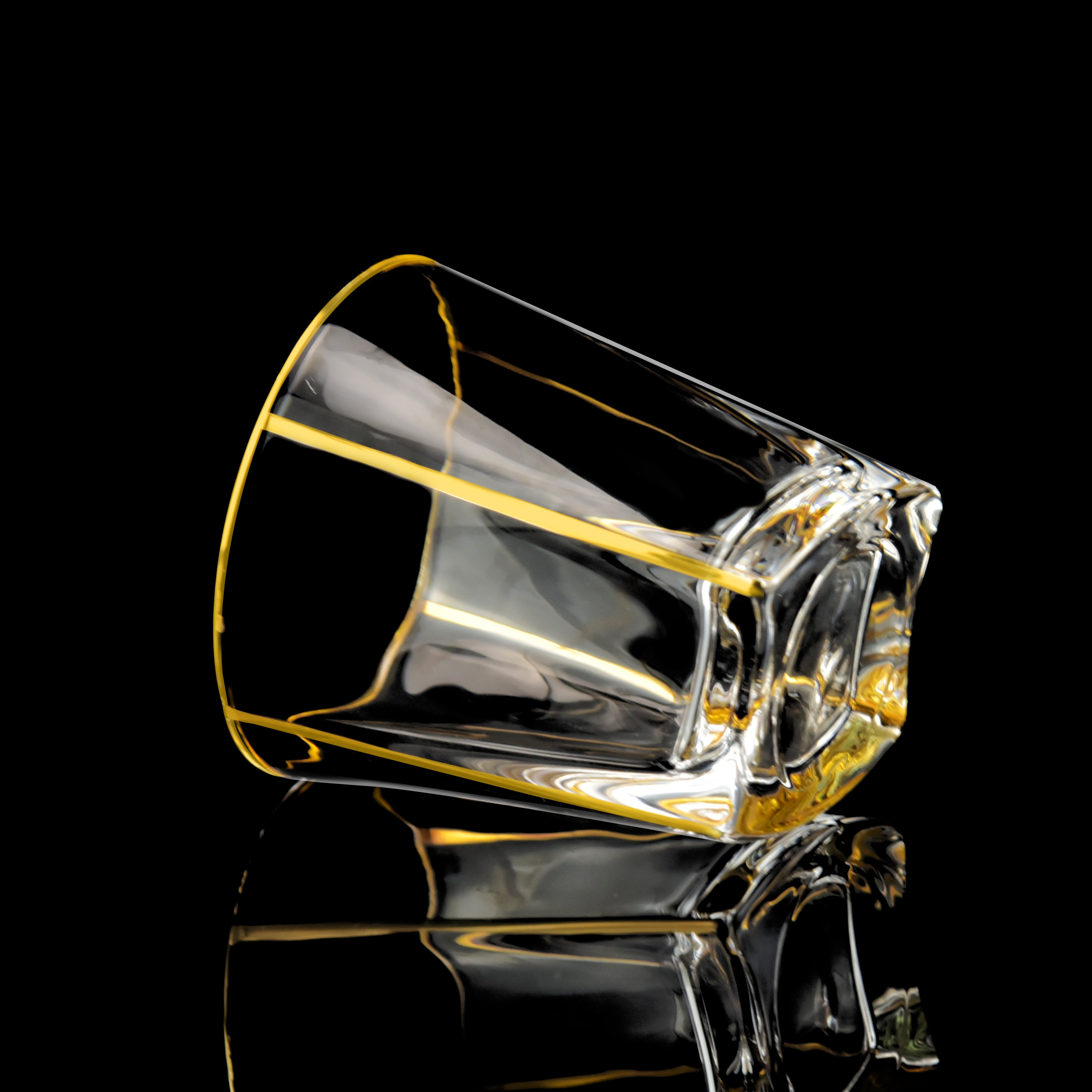 Set of 6 Sleek Whisky Glasses Gold Line With Decanter