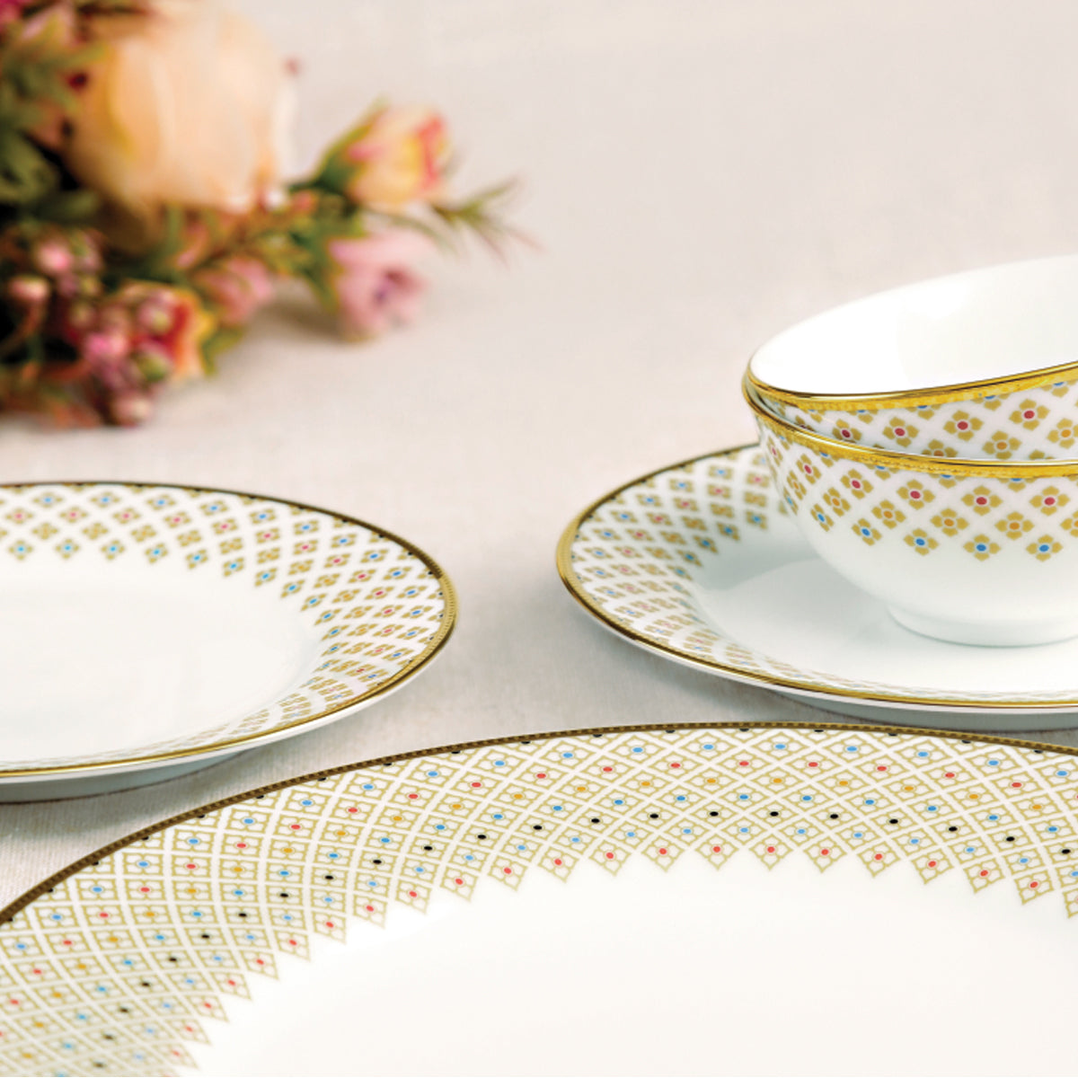 Noritake Petite Fleur Dinner Set (37 pcs)