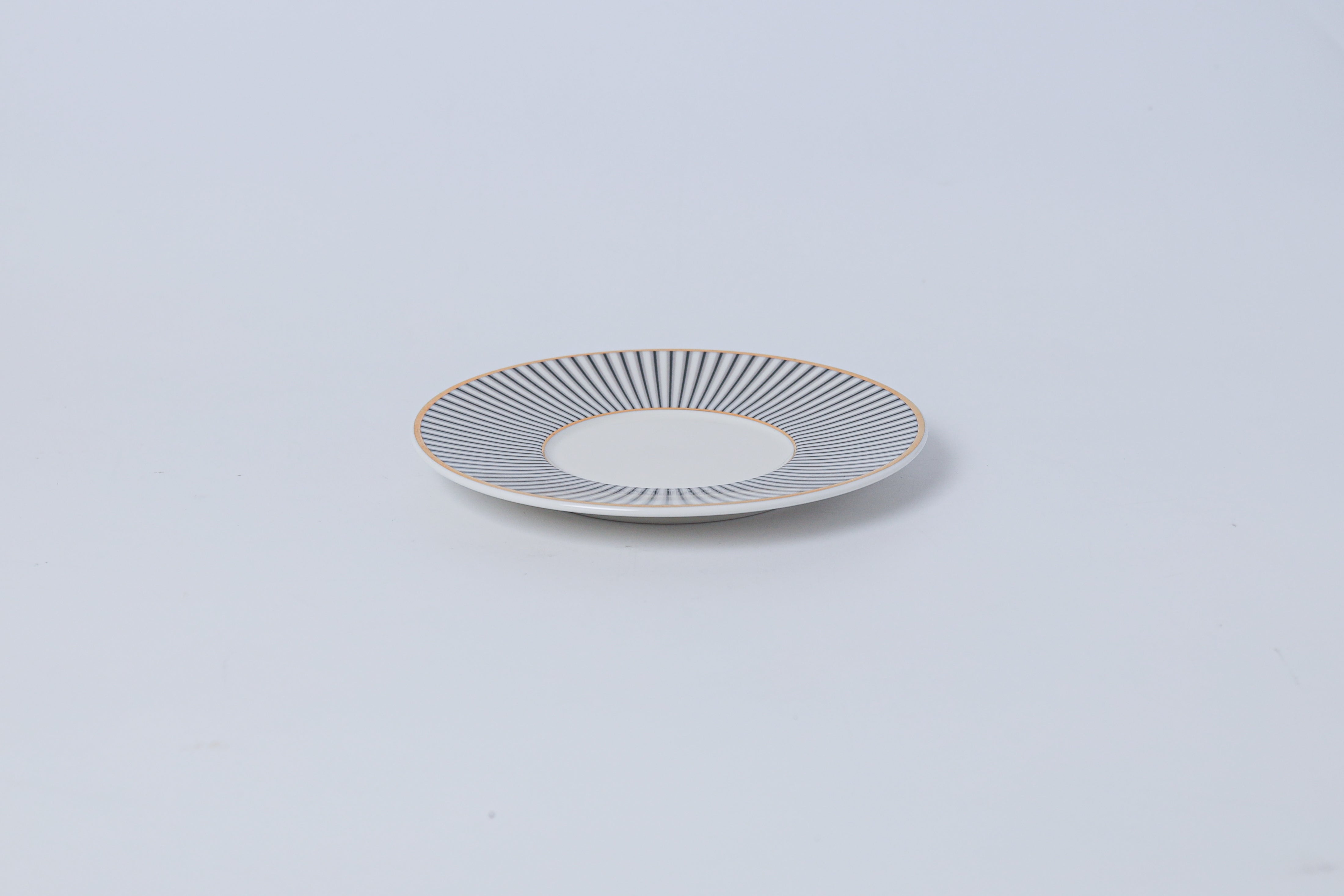 ROYAL AURA PORCELAIN (6 Cup and 6 Sauser 1 Creamer 1 Kettle with Lid 1 Sugar bowl with Lid)