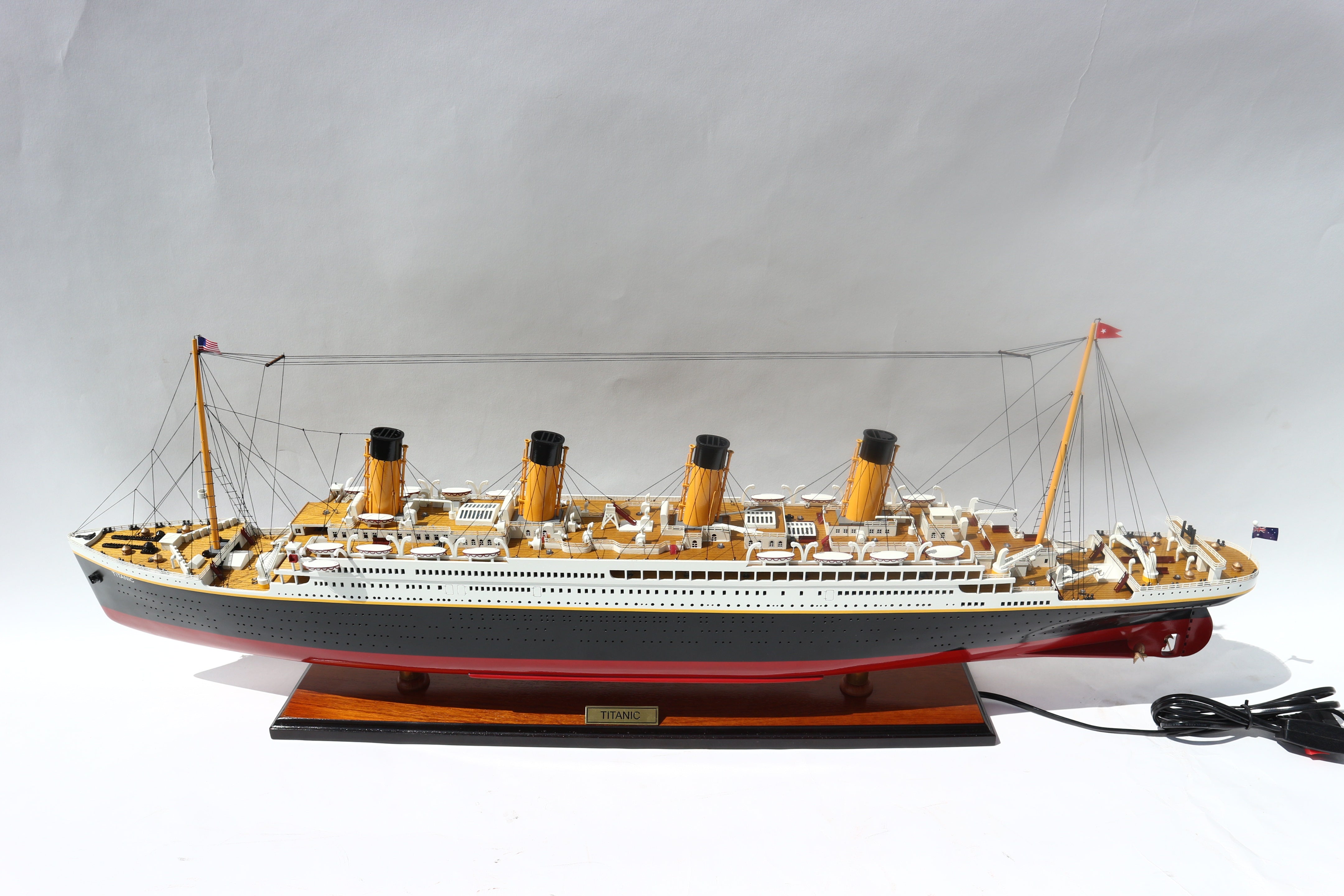 RMS TITANIC WITH LIGHTS