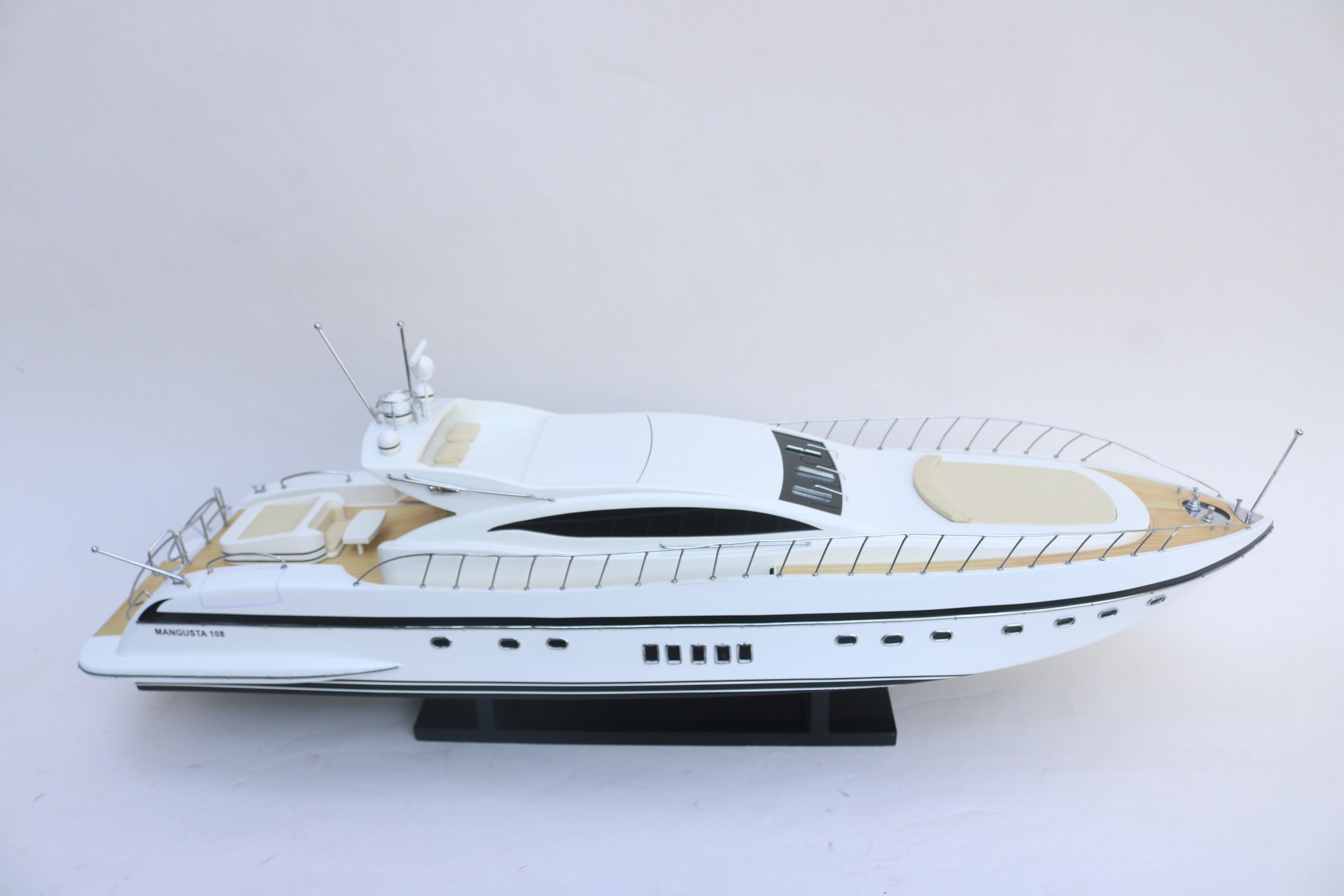 MANGUSTA 108