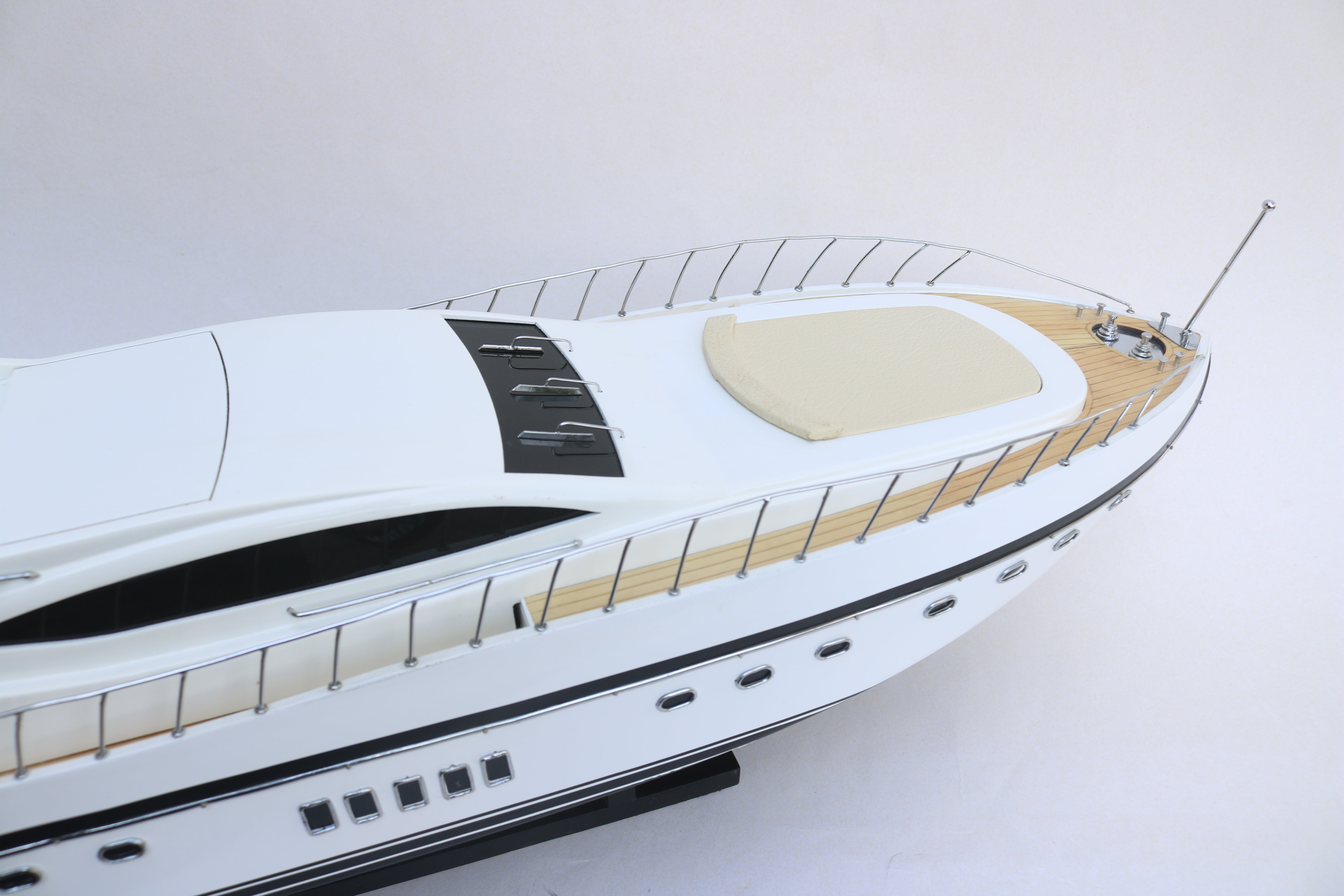 MANGUSTA 108