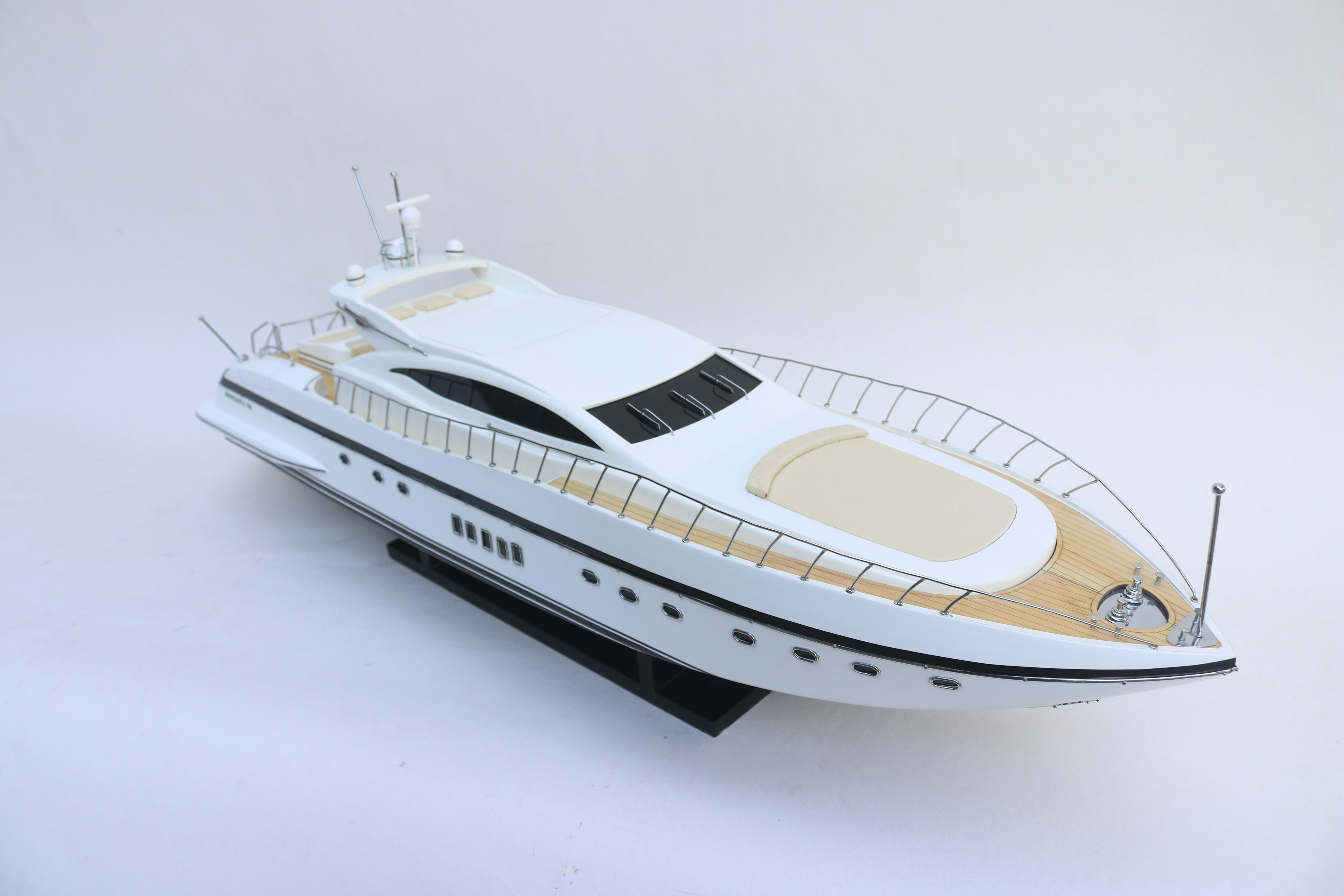 MANGUSTA 108