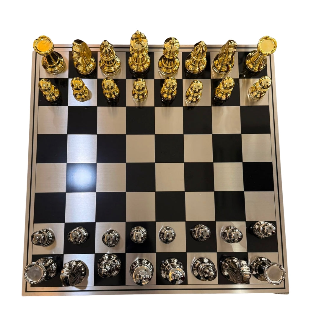 Elegant chess set