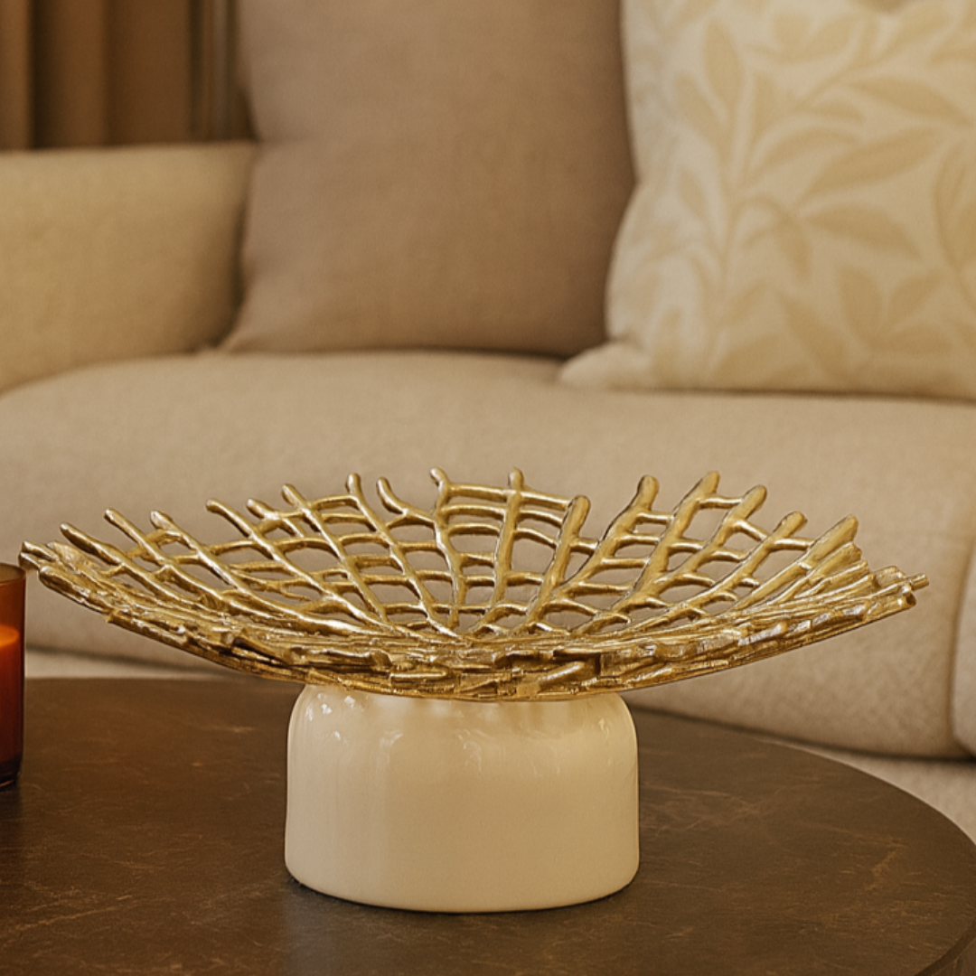 Rhyme Gold White Centerpiece (L) )H-9.2CM)